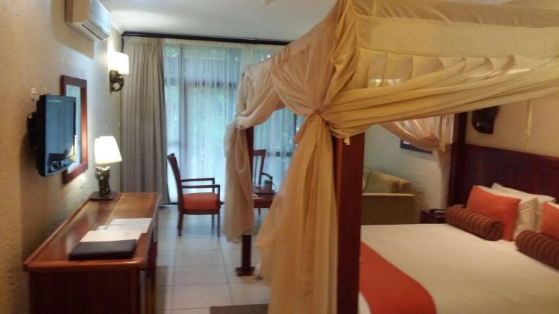 Cresta Mowana Safari Lodge คาซาเนอ ภายนอก รูปภาพ