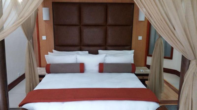 Cresta Mowana Safari Lodge คาซาเนอ ภายนอก รูปภาพ