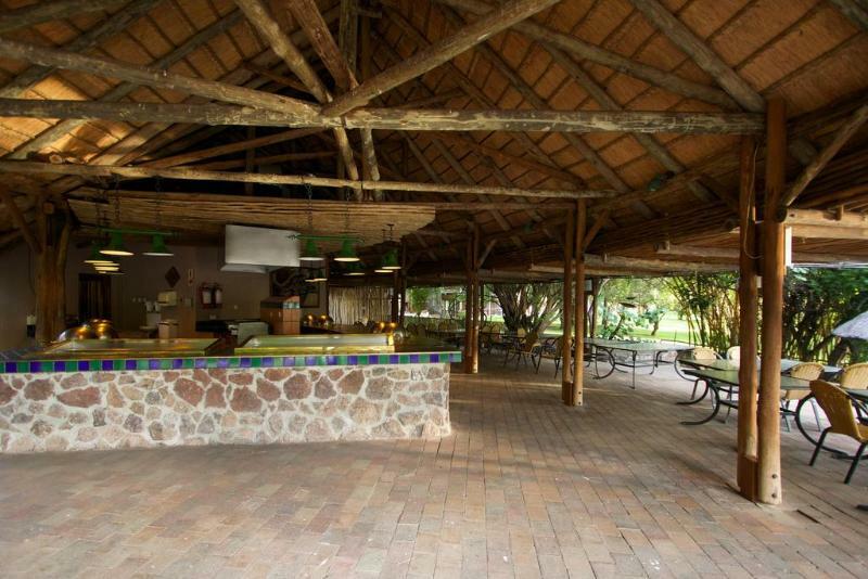 Cresta Mowana Safari Lodge คาซาเนอ ภายนอก รูปภาพ