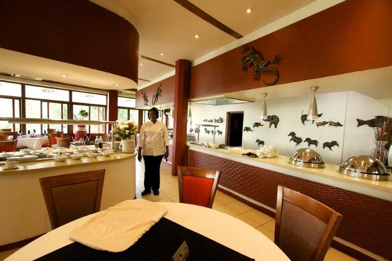 Cresta Mowana Safari Lodge คาซาเนอ ภายนอก รูปภาพ